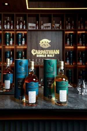Alexandrion Group lansează două ediţii limitate Carpathian Single Malt Whisky, premiere mondiale în industria whisky-ului, şi anunţă un parteneriat cu WeWilder pentru protejarea biodiversităţii din Munţii Carpaţi